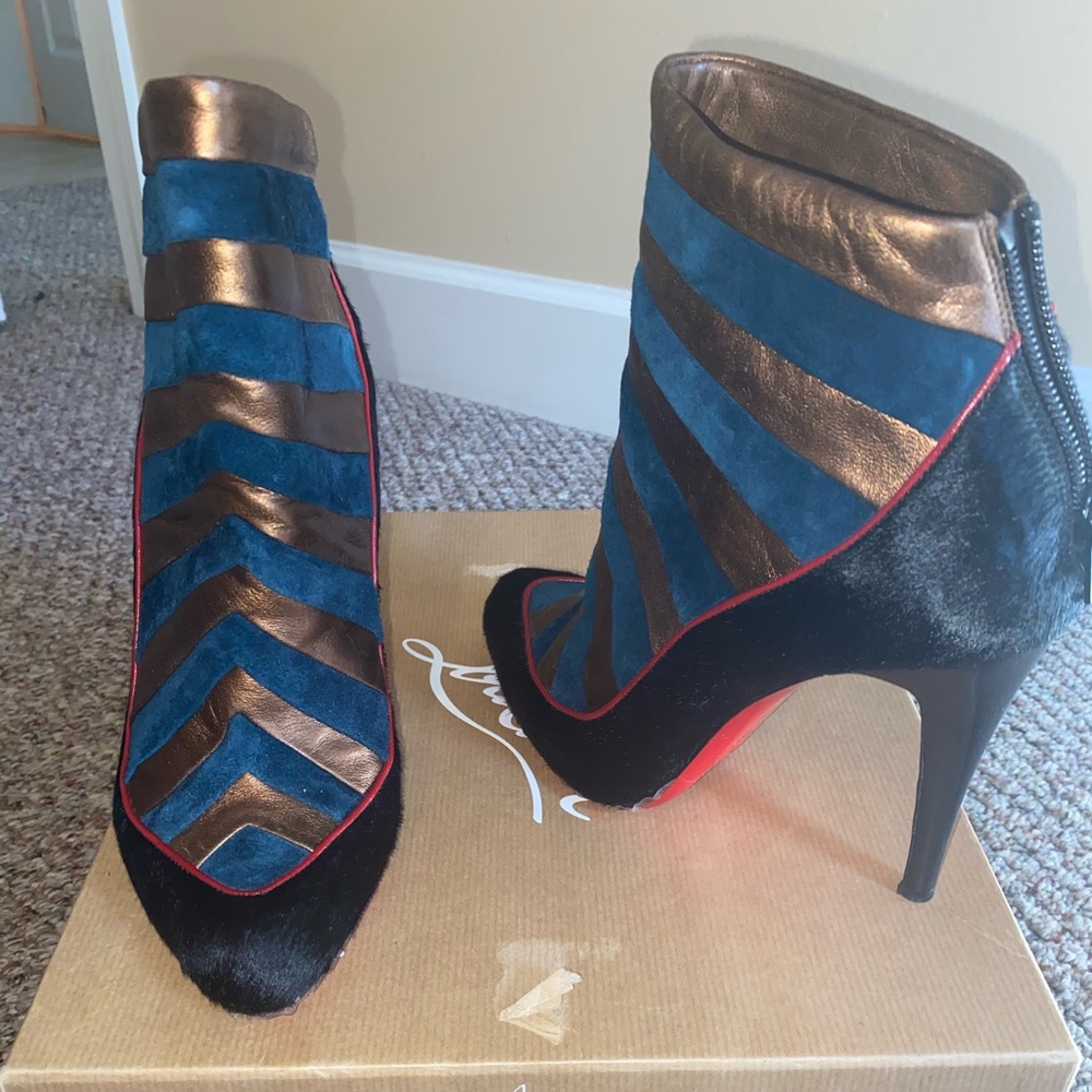 Authentic Christian Louboutin 
Amor 100 Pony